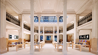 Last Night Armed Robbers Stole Over $1 Million Worth Of Gear From a Paris Apple Store